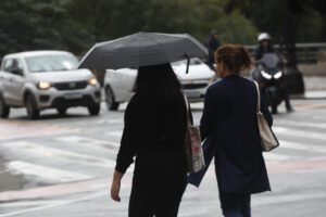 Defesa Civil alerta para chuvas fortes e ventania em São Paulo nesta semana