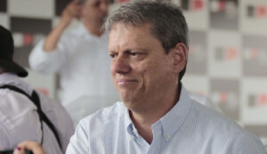 Após faltar em posse, Tarcísio volta a Brasília para reunião com Fachin