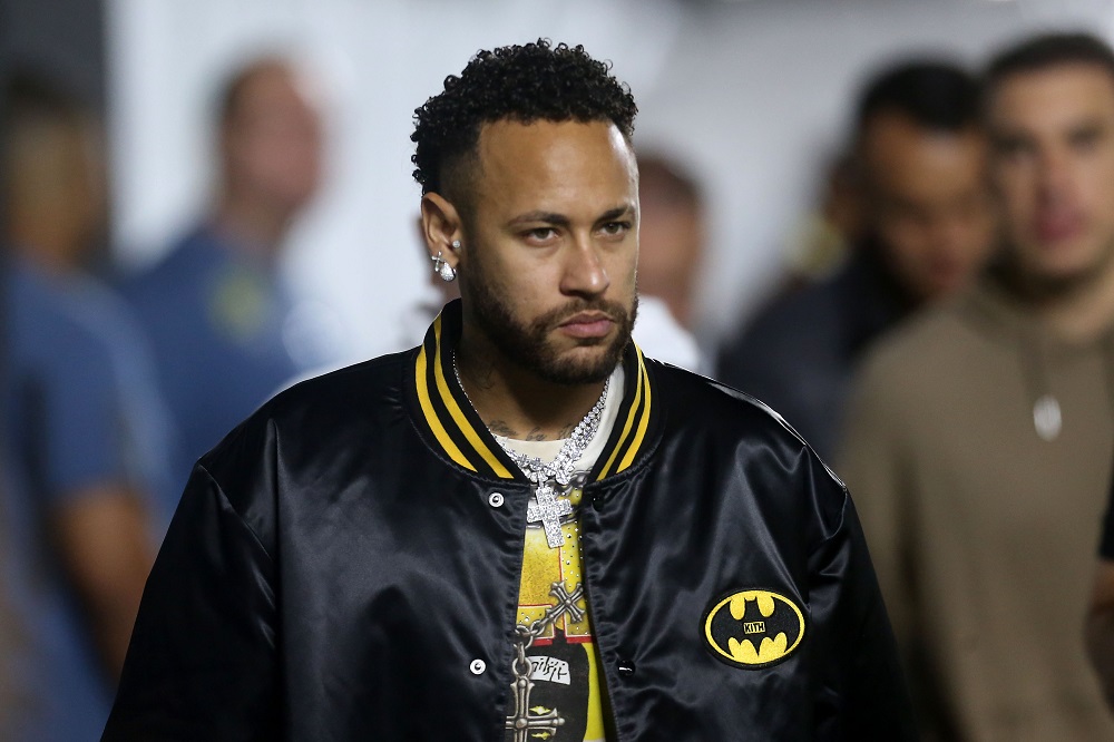 Nas redes sociais, Neymar detona árbitro e curte post com crítica a gol perdido por Guilherme