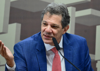 Haddad diz que cortar benefícios tributários é combater privilégios