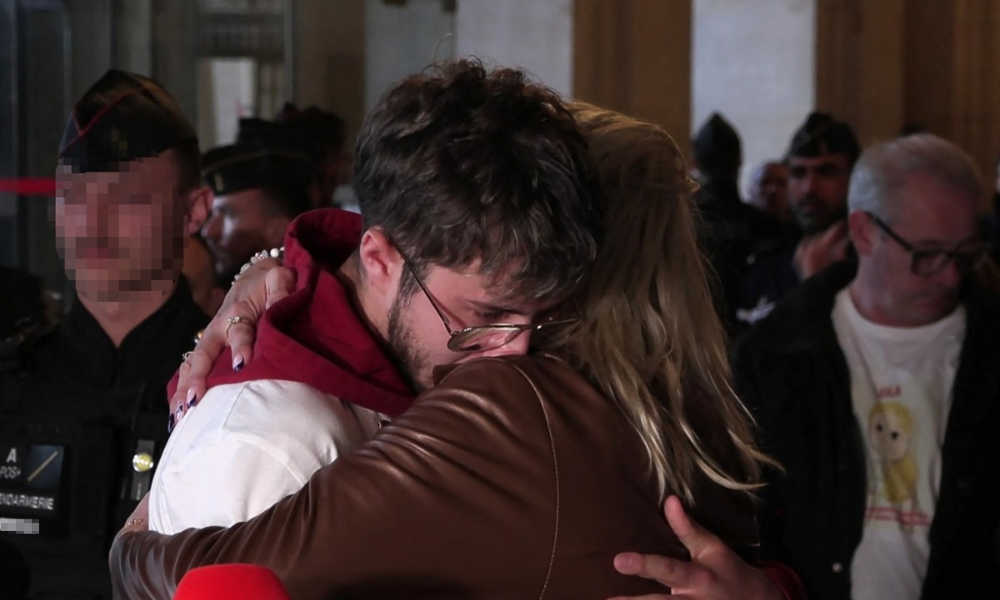 França condena mulher à prisão perpétua por estuprar e matar adolescente