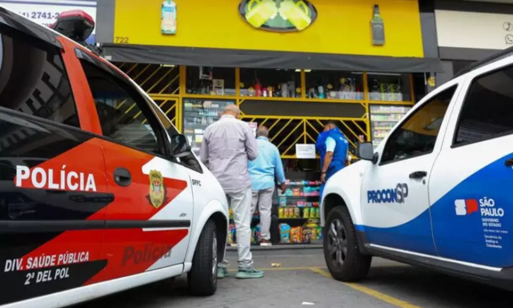 Polícia descobre dois postos no ABC Paulista suspeitos de fornecer metanol para bebidas