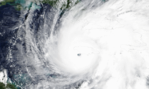 Furacão Melissa perde força sobre Cuba, mas continua perigoso