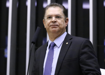 Líder do PL diz que renúncia de Zambelli foi uma ‘decisão estratégica’ e ‘cálculo jurídico’ Líder do PL na Câmara entra na CPI no INSS para reforçar oposição após vitórias do governo Lula