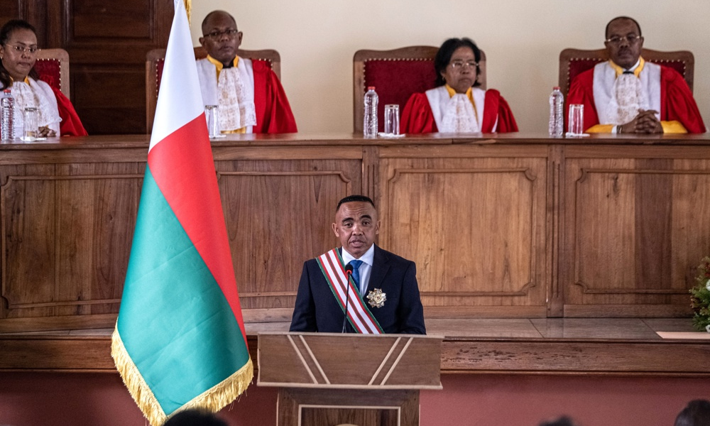 Líder golpista toma posse como presidente de Madagascar e promete ‘reconstrução nacional’