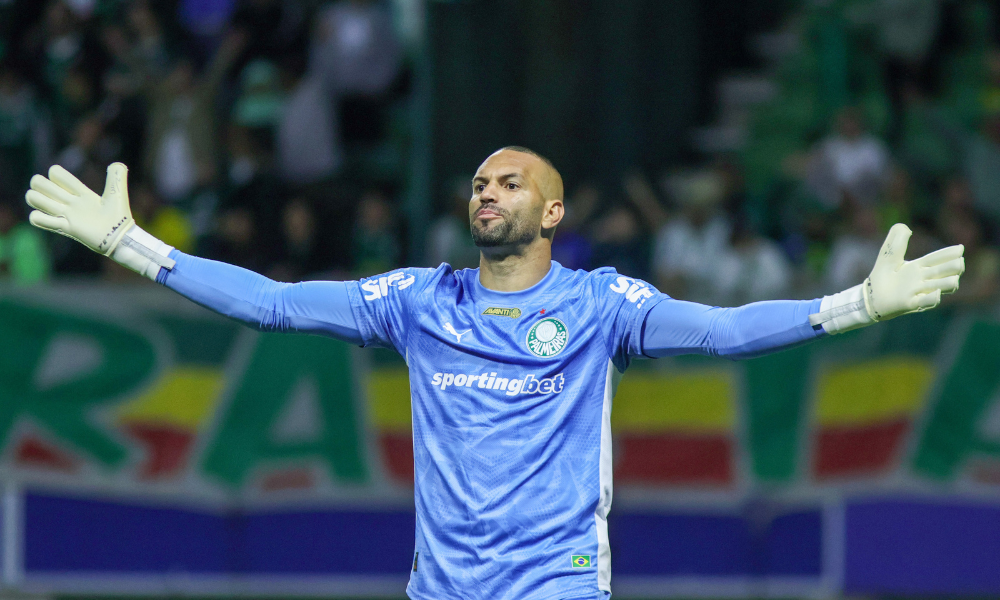 Weverton tem lesão na mão e deve desfalcar o Palmeiras contra o Flamengo