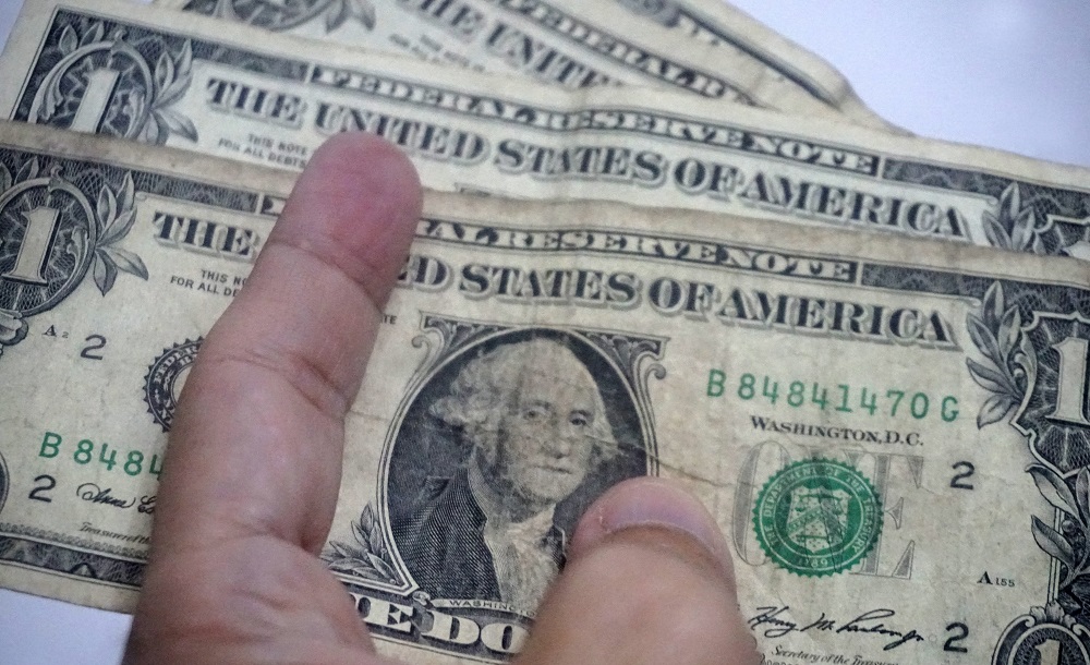 Bolsa atinge maior nível do mês e dólar fecha abaixo de R$ 5,40 pela primeira vez em 11 dias