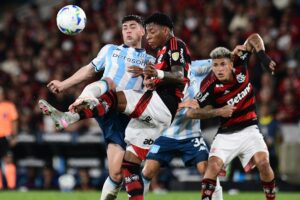 Áudio do VAR aponta ‘golpe na genital’ como motivo da expulsão de Plata na Libertadores