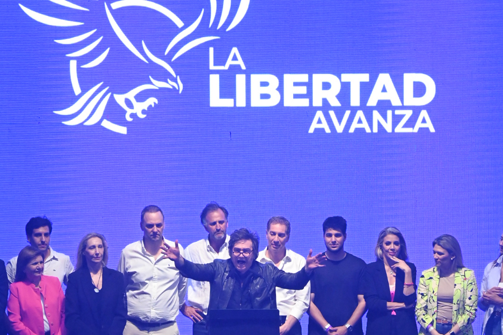 Argentina realiza eleição legislativa sob tensão econômica e expectativa de apoio a Milei