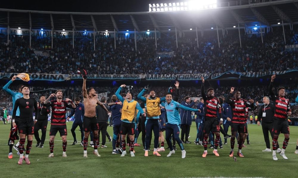 Com um a menos, Flamengo segura empate com Racing e vai à final da Libertadores