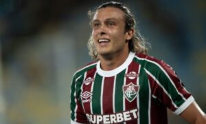 Fluminense vence o Ceará no Maracanã e entra no G-6 do Brasileirão