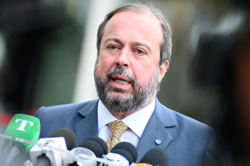 ‘Não houve falta de energia, mas um problema na infraestrutura’, diz ministro de Minas e Energia sobre apagão 
