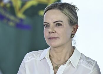 ‘Isso é justiça tributária’, diz Gleisi sobre isenção do IR para quem ganha até R$ 5 mil Gleisi diz que governo vai debater com Motta e líderes cargos ao Centrão