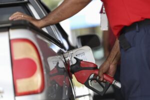 Petrobras anuncia redução de 4,9% para o preço da gasolina