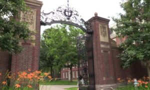 Harvard processa governo Trump por ameaças de corte de financiamento