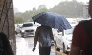 Frente fria traz risco de tempestades para a maior parte de São Paulo neste sábado