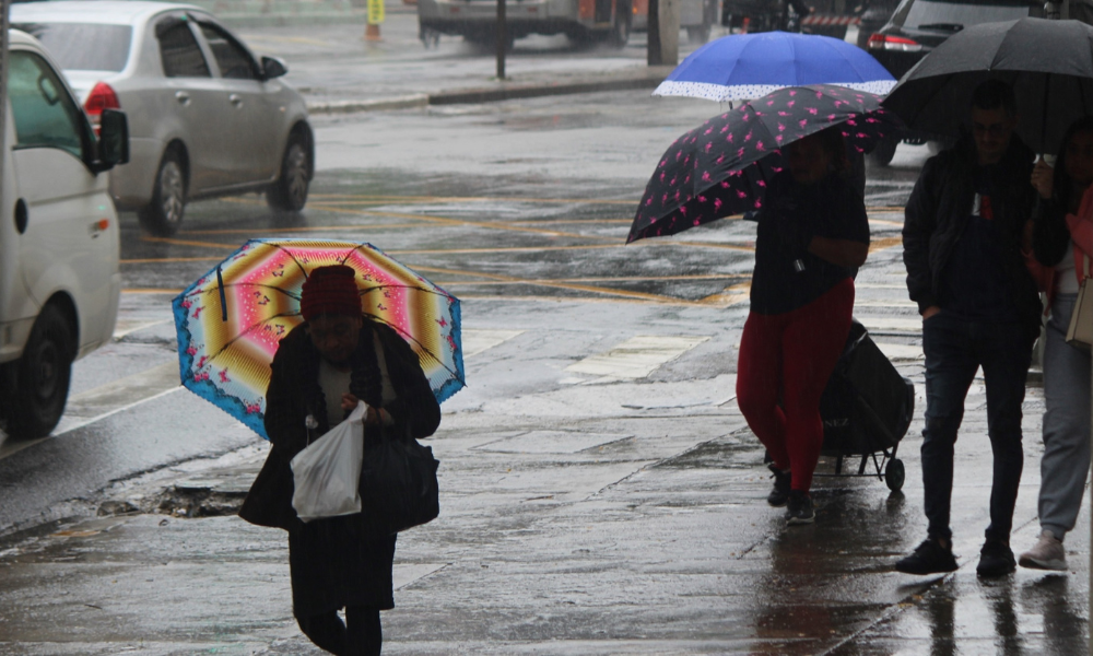 São Paulo terá temporais e ventos fortes entre sábado e segunda-feira, alerta Defesa Civil