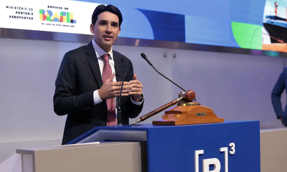 Porto de São Sebastião será leiloado até abril de 2026, diz Silvio Costa Filho