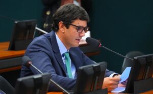 Deputado do MDB propõe ensino de inteligência artificial nas escolas brasileiras