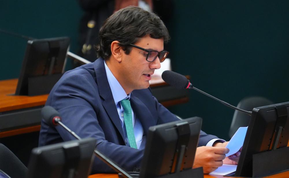 Deputado do MDB propõe ensino de inteligência artificial nas escolas brasileiras
