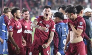 Lanús vence Universidad de Chile e enfrenta o Atlético-MG na final da Sul-Americana