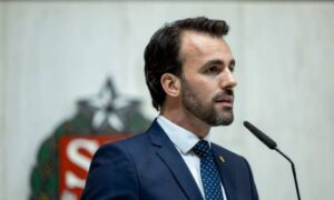 PT e PSOL pedem novamente cassação de Bove, ex de Cíntia Chagas; MP requereu prisão do deputado