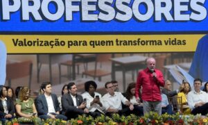 ‘Ninguém quer ser pobre. Quem causa essa situação é o sistema econômico’, diz Lula ao defender mais investimentos em educação