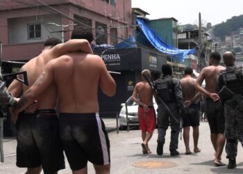 Justiça do RJ autoriza transferência de sete líderes do Comando Vermelho para presídios federais Operação contra o CV no RJ é sucesso ou tragédia para a segurança pública?