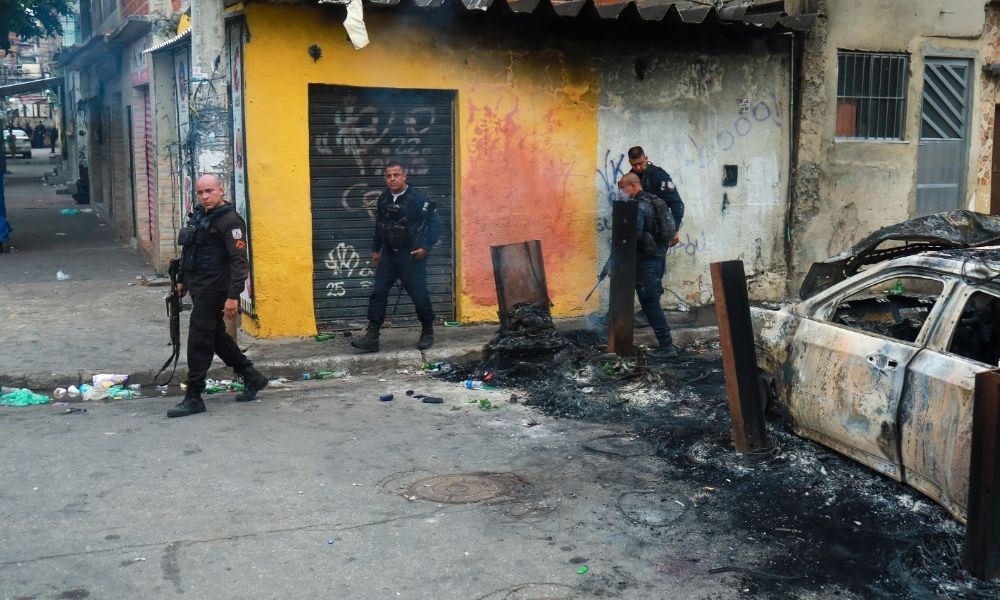 Governo Lula faz reunião de emergência após operação no Rio contra o CV