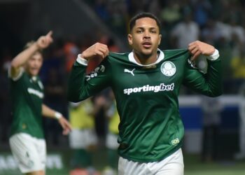 Vitor Roque admite surpresa com convocação para a seleção Vitor Roque é eleito o melhor jogador sub-21 das ligas brasileira e argentina