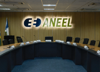 Aneel propõe que 75 milhões paguem mais por energia em horário de pico e menos na baixa demanda Aneel aprova consulta para regulamentar lei da nova tarifa social de energia elétrica