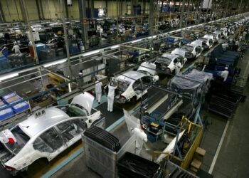 Produção industrial registra alta de 0,8% em agosto ante julho, revela IBGE