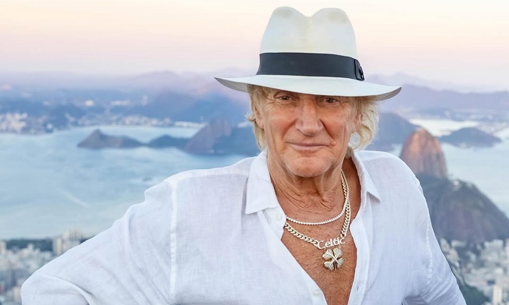Rod Stewart visita o Cristo Redentor em férias no Brasil