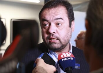 TSE começa julgamento de recurso que pode cassar mandato de Cláudio Castro Governadores de direita organizam comitiva ao RJ em apoio a Castro após operação policial