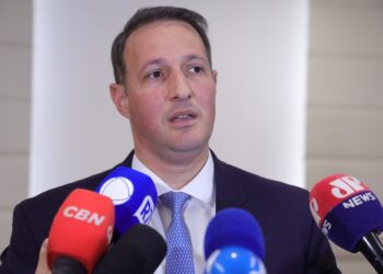 Guilherme Derrite defende PMs investigados por mortes na Baixada Santista