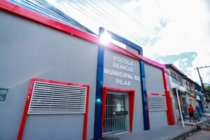 Cidade de Pilar (AL) vira referência nacional em ensino bilíngue na rede pública