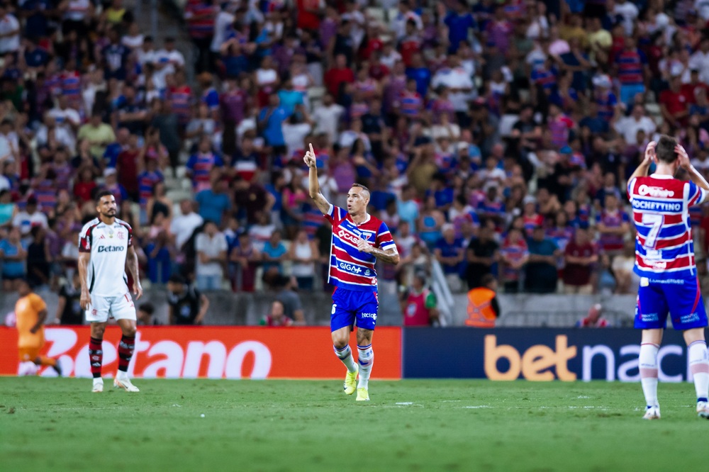 Flamengo perde para o Fortaleza, desperdiça chance de assumir a liderança e pode ver Palmeiras abrir vantagem