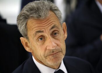 Justiça francesa ordena libertação do ex-presidente Sarkozy