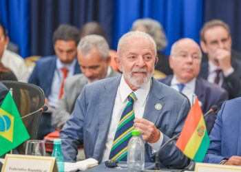 Lula participa da Cúpula Celac–UE na Colômbia Lula participa da Cúpula Celac–UE na Colômbia