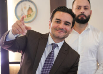 Sabino indica que vai ficar no governo até o fim do ano Sabino indica que vai ficar no governo até o fim do ano