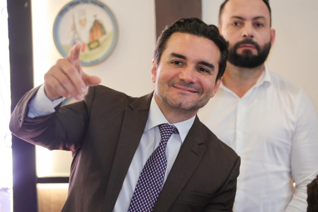 Sabino indica que vai ficar no governo até o fim do ano