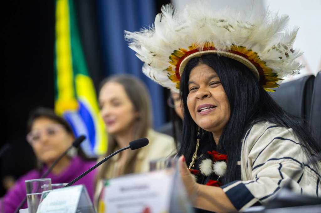 ‘Sem os indígenas não há futuro para a humanidade’, diz Sonia Guajajara