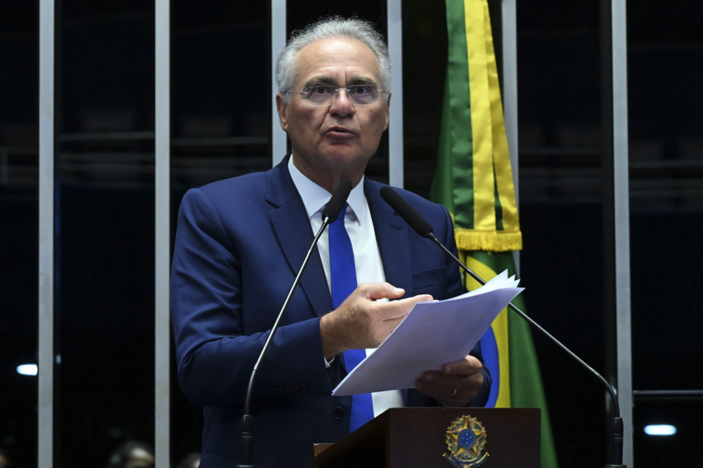 Renan Calheiros deve apresentar parecer sobre isenção do IR nesta terça-feira