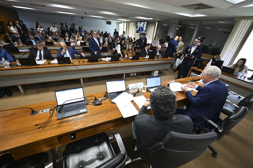 Comissão do Senado aprova isenção do IR para quem ganha até R$ 5 mil