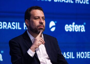 Boulos quer levar ‘trailer’ de serviços do governo para periferias em giro pelo país
