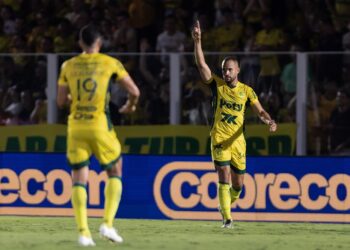 Palmeiras perde para o Mirassol e vê Flamengo encostar na liderança Palmeiras perde para o Mirassol e vê Flamengo encostar na liderança