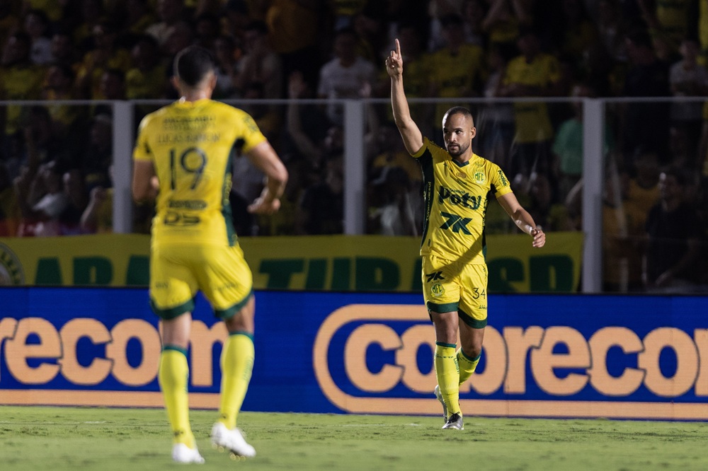 Palmeiras perde para o Mirassol e vê Flamengo encostar na liderança