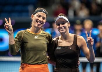 Stefani e Babos ganham 3ª seguida e Brasil buscará 1º título da história do WTA Finals Stefani e Babos ganham 3ª seguida e Brasil buscará 1º título da história do WTA Finals