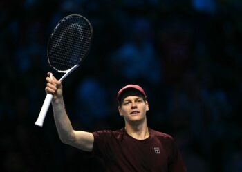 Sinner vence Auger-Aliassime em sua estreia no ATP Finals