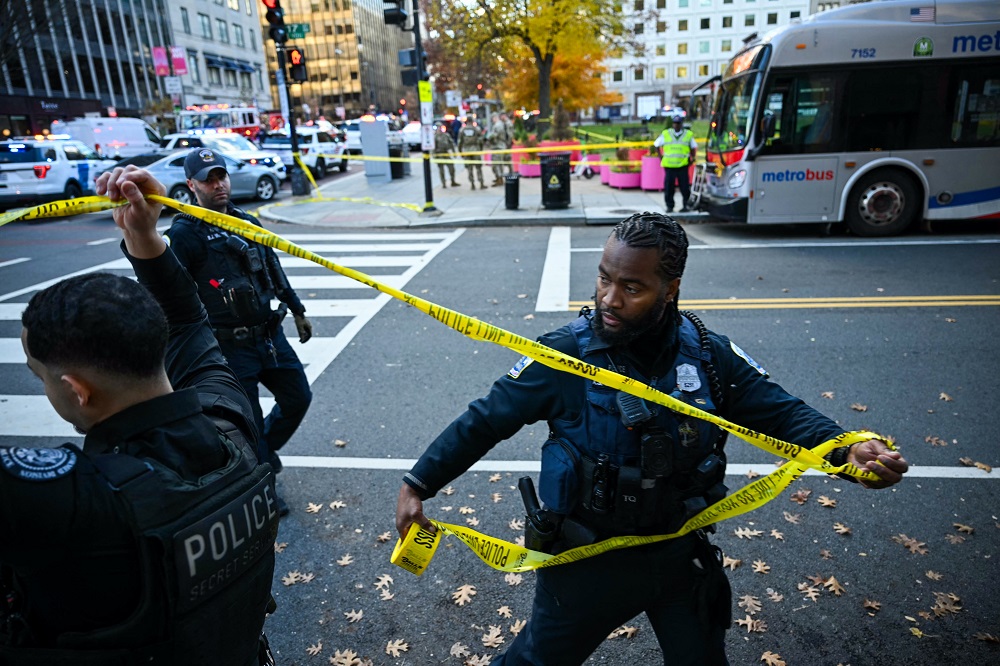 Dois soldados são baleados perto da Casa Branca